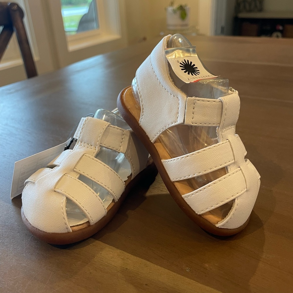 NWT UGG Kolding Sandal, size 2/3 baby
